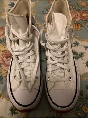 Converse Run Star Hike
